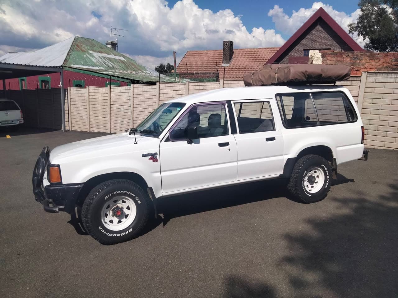 1993 Mazda B2600 2.6 4x4 bakkie in white, used car for sale in Krugersdorp (photo 1 of 13)