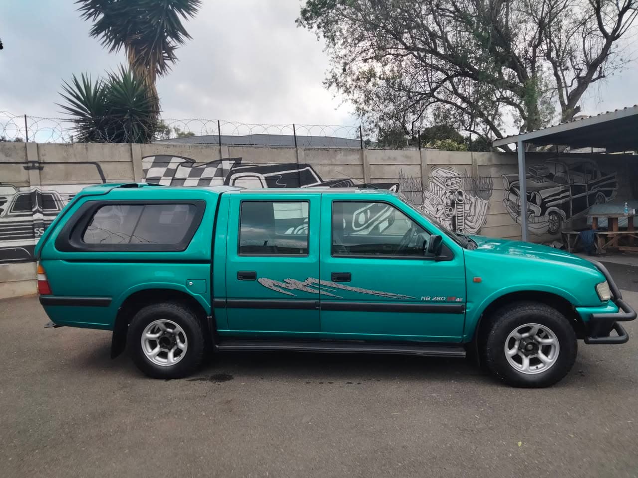 1997 Isuzu KB 280 DT diesel bakkie in green, used car for sale in Krugersdorp (photo 1 of 12)