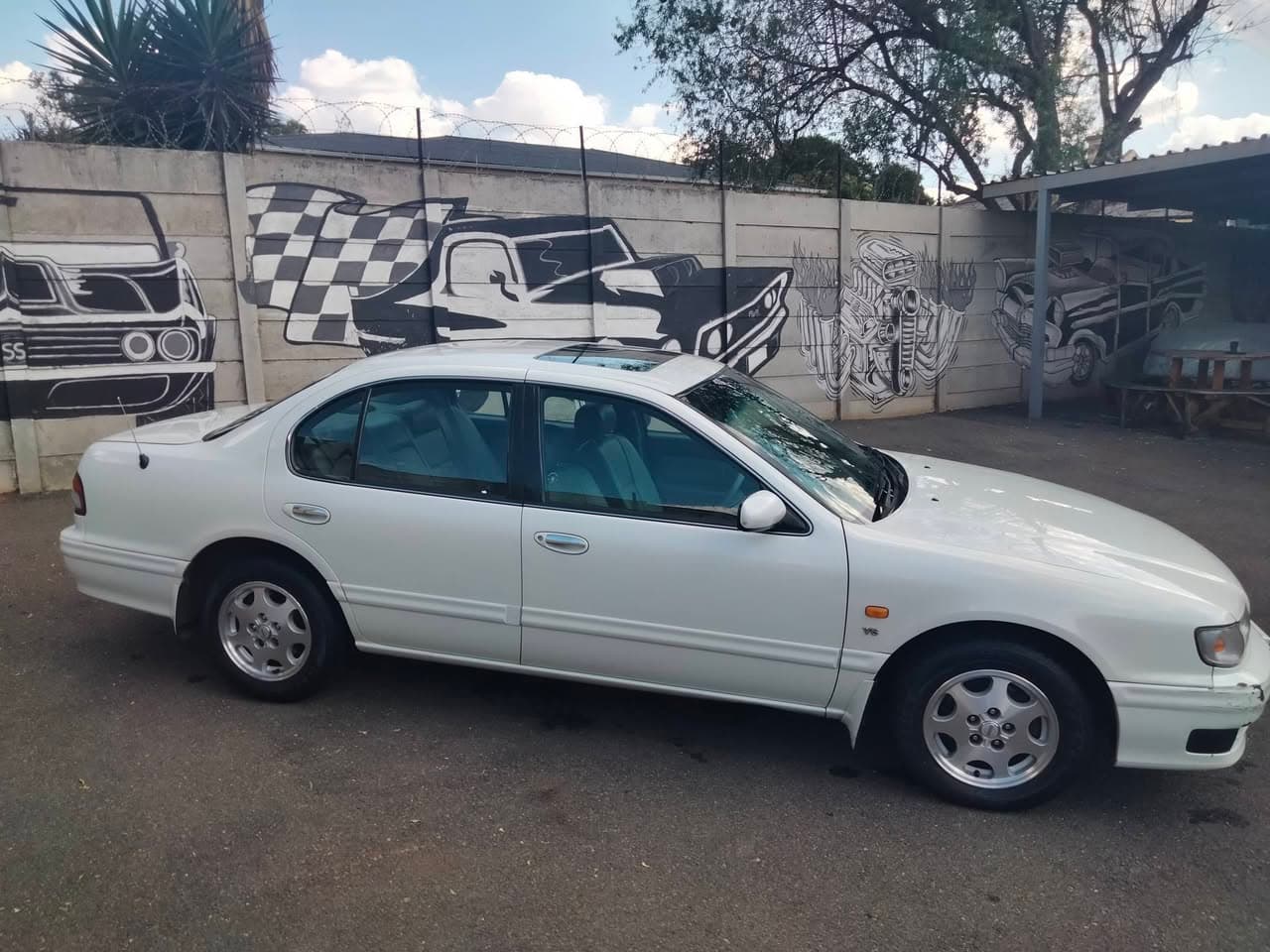 1999 Nissan Maxima 3.0 sedan in white, used car for sale in Krugersdorp (photo 1 of 9)
