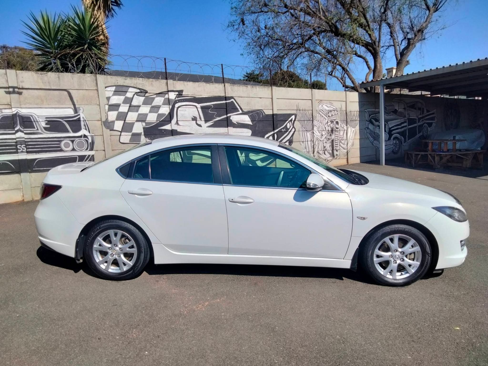 2010 Mazda 6 2.0 sedan in white, used car for sale in Krugersdorp (photo 1 of 13)