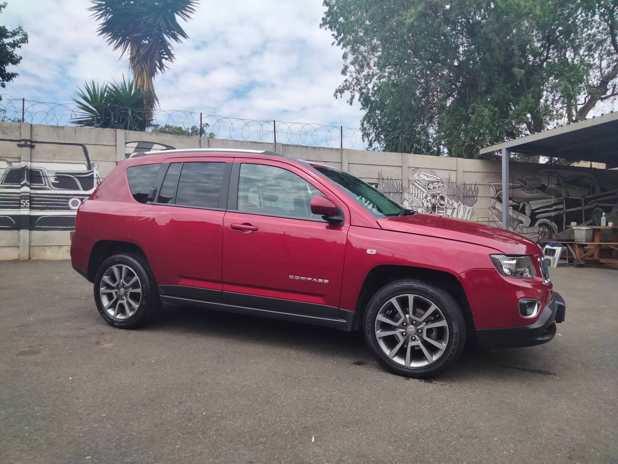2014 Jeep Compass 2.0 CVT Limited SUV in red, used car for sale in Krugersdorp (photo 1 of 13)