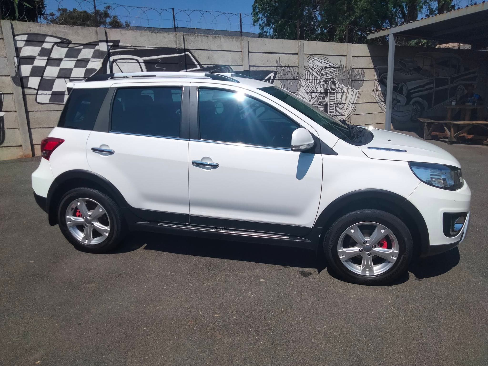 Haval H1 1.5 VVT compact SUV in white, used car for sale in Krugersdorp (photo 1 of 13)